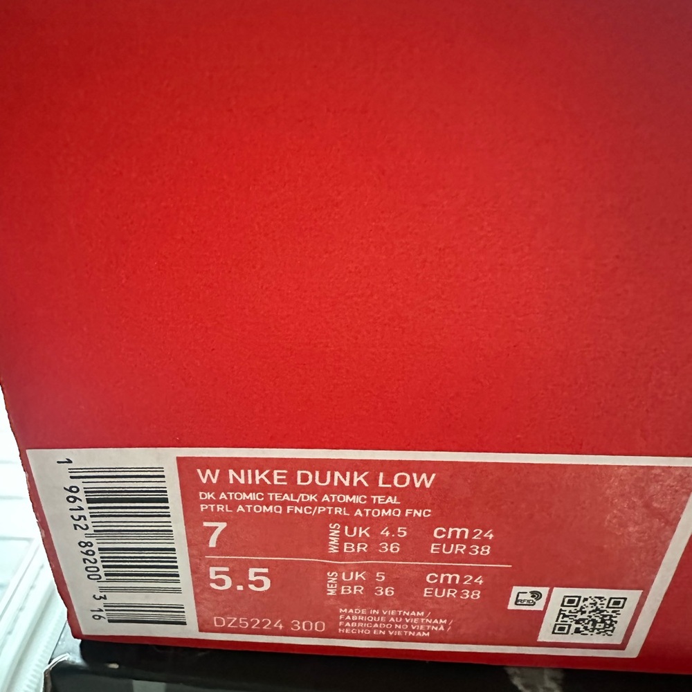 NWT Nike Dunk Low in Atomic Teal - Picture 3 of 3